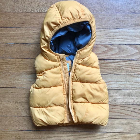 Baby Gap 0-6moth puffer vest - Picture 3 of 4